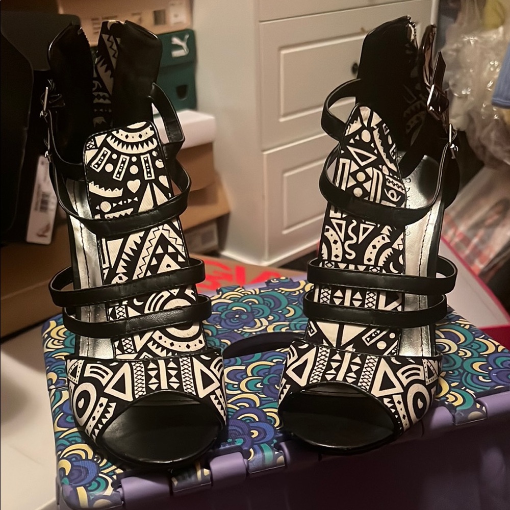 BAMBOO Black and White Geometric Heels